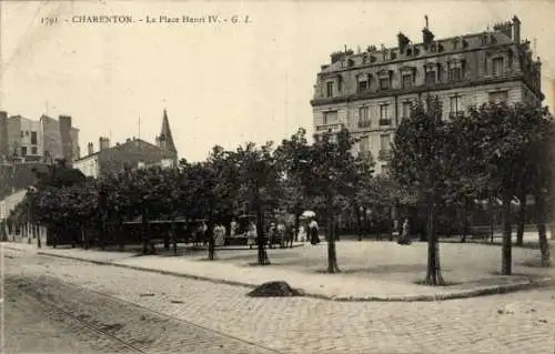 CPA Charenton Val de Marne, Place Henri IV