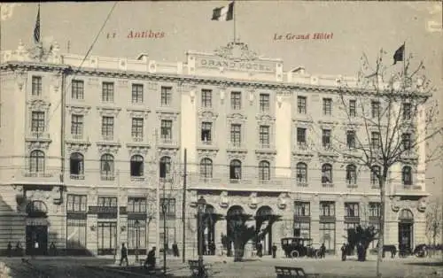 Ak Antibes Alpes Maritimes , Grand Hôtel, Gebäude, französische Flagge,  Architektur