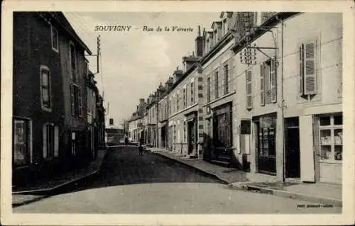 Ak Souvigny Allier, Straße mit n Gebäuden, Rue de la Verrerie, Straßenansicht