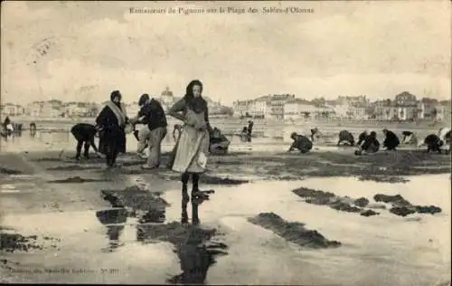 Ak Les Sables d'Olonne Vendée, Remasseurs de Pignons sur la Plage