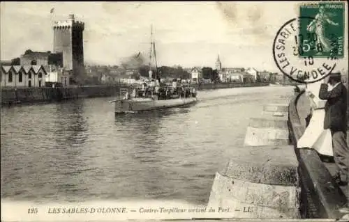 Ak Les Sables d'Olonne Vendée, Contre Torpilleur sortant du Port