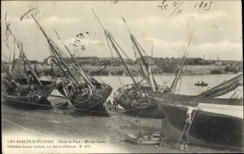 Ak Les Sables d'Olonne Vendée, Hafen, Maree basse, Segelschiffe