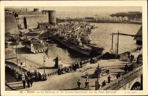 Ak Brest Finistère, Hafenansicht von  Schloss, Zerstörer, Pont National