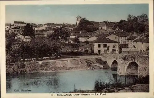 Ak Solignac Haute Vienne, Brücke, Häuser am Fluss, ruhige Landschaft, Altstadt, Wolken