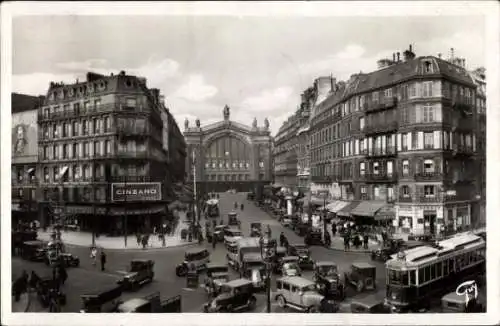 Ak Paris X Gare du Nord, Blick auf die Gare du Nord, belebte Straßen,  Gebäude, CINZANO Werbung