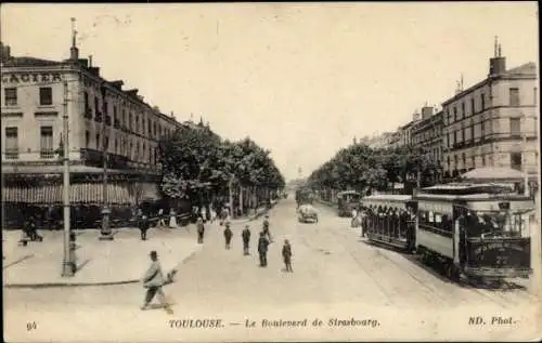 Ak Toulouse Haute Garonne, Boulevard de Strasbourg, Straßenbahn,  Gebäude, Menschen auf der Straß