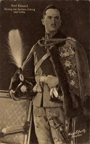 Ak Karl Eduard, Herzog von Sachsen Coburg und Gotha, Husar, Uniform, Orden, Wohlfahrtskarte