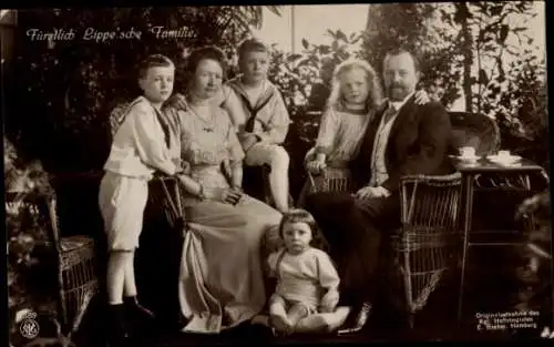 Ak Leopold IV., Fürstlich Lippe'sche Familie, Familienfoto, NPG 4688