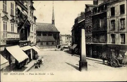 Ak Honfleur Calvados, Marktplatz,  Architektur, Kirche, Straßenansicht, Einkaufsmöglichkeiten
