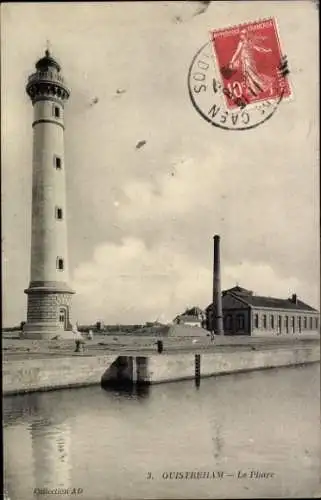 Ak Ouistreham Calvados, Leuchtturm, Küstenlandschaft, Hafen,  Gebäude