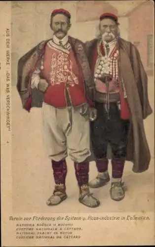 Ak Kotor Cattaro Montenegro, Zwei Männer in traditioneller Kleidung, Text in mehreren Sprachen