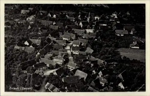Ak Erlach Großerlach in Württemberg, Luftaufnahme von  viele Dächer, ländliche Umgebung