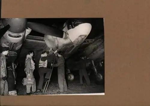 Foto Britisches Militärflugzeug, De Havilland, Mosquito