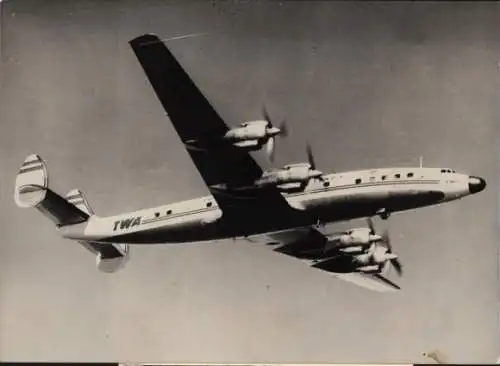 Foto Amerikanisches Passagierflugzeug Lockheed L-1649A Starliner, TWA