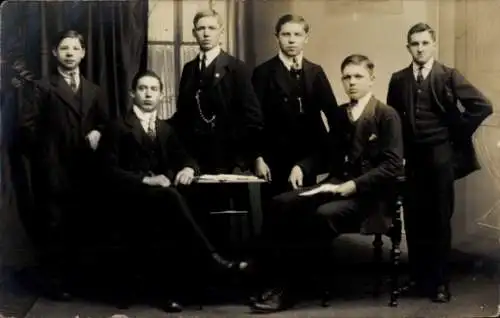 Foto Ak Junge Männer, Gruppenfoto
