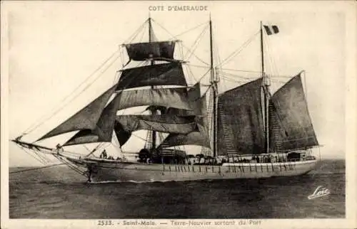 CPA Saint-Malo, Terre-Neuvier sortant du Port Love