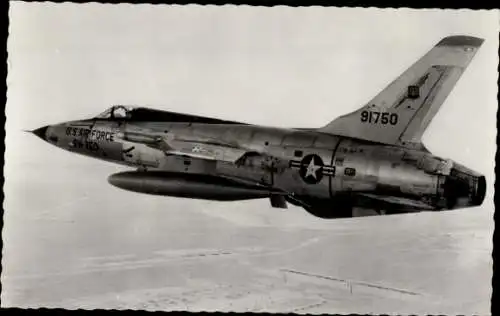Ak USA Kampfflugzeug, Republic F-105