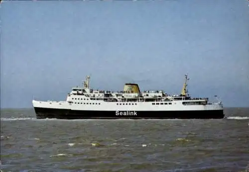 Ak Dover Kent England, Das Bild zeigt ein großes Schiff mit dem Namen Sealink. Es ist auf dem ...