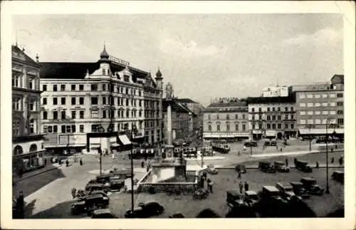 Ak Brno Brünn Südmähren, Stadtplatz, Gebäude, Autos, Menschen, Straßenbahnen