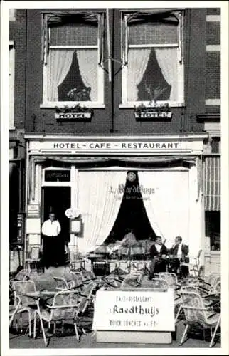 Ak Delft Südholland Niederlande, Hotel-Café-Restaurant Raedthuijs, Sitzplatz im Freien, histor...
