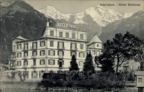 Ak Interlaken Kanton Bern Schweiz, Hotel Bellevue, Bergkulisse, ruhige Umgebung, historische A...