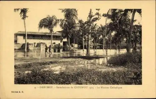 Ak Cotonou Dahomey Benin, Überschwemmung, Mission Catholique, Dahomey, 1915, Palmen