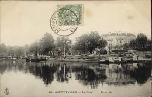 Ak Alfortville Val de Marne,  Le Canal, Wasserweg, Boote, Bäume, Historische Atmosphäre