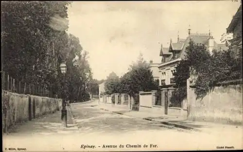 Ak Epinay sur Seine Seine Saint Denis,  Avenue du Chemin de Fer, Häuser, Laterne, Straße