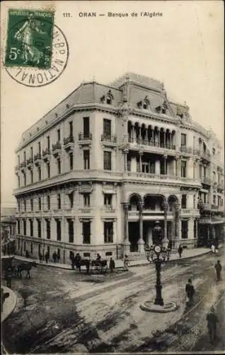 Ak Oran Algerien, Banque de l'Algerie, Straßenpartie mit Blick auf Bankgebäude