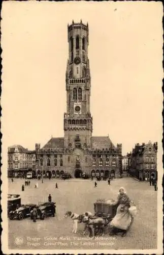 Ak Bruges Brügge Flandern Westflandern, Brügge Groote Markt, Belfried, Frauen mit Kühen, alte Aut