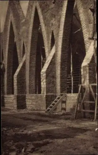 Ak Brazzaville Französisch Kongo, Steinmassive Struktur, spitzbogen Fenster, Baustelle,  Architek