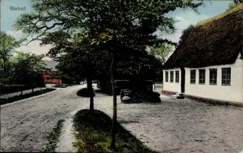 Ak Neu Gabel Szprotawa Sprottau Schlesien, Reetdachhaus, Straßen
