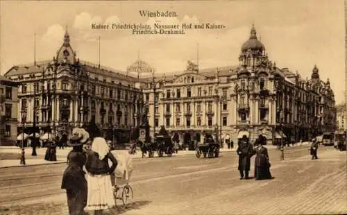 Ak Wiesbaden in Hessen, Kaiser Friedrichplatz, Nassauer Hof, Kaiser-Friedrich-Denkmal.