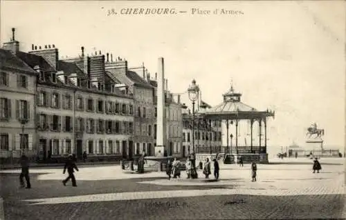 Ak Cherbourg en Cotentin Manche, Historische Architektur, Platz d'Armes, Gehsteige, Menschen, Pav