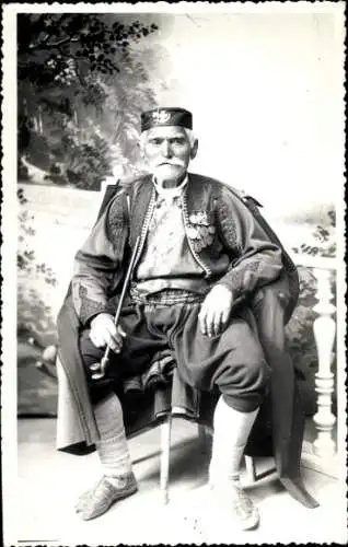 Foto Ak Kotor Cattaro Montenegro, Kriegsveteran mit Orden, Porträt
