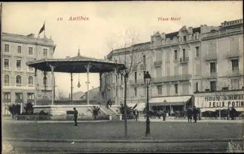 Ak Antibes Alpes Maritimes , Platz mit Pavillon, Gebäude im Hintergrund, Geschäftsanzeige
