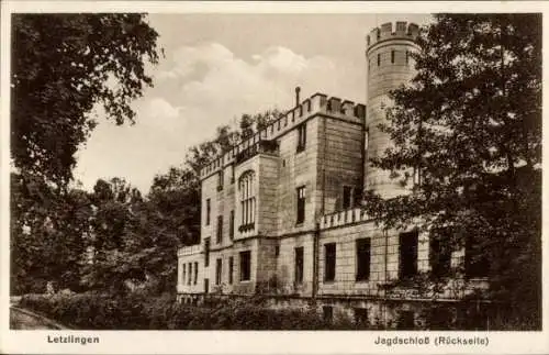 Ak Letzlingen Gardelegen Altmark, Jagdschloss,  Architektur, umgeben von Bäumen, Sommer