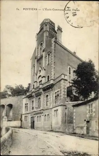 Ak Poitiers Vienne, Schule, Architektur,  Architektur, schwarz-weiß