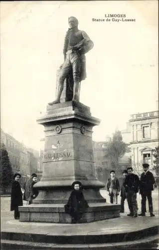 Ak Limoges Haute Vienne, Statue von Gay-Lussac,  Umgebung, mehrere Personen im Vordergrund