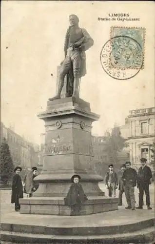 Ak Limoges Haute Vienne, Statue von Gay-Lussac, siebzehn junge und alte Männer,  Stadt
