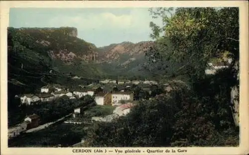 Ak Cerdon Ain, Blick auf  Gebirgskulisse, Quartier de la Gare, Landschaft