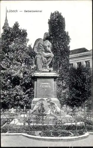 Ak Hansestadt Lübeck, Gelbeldenkmal, Emanuel Geibel Statue, grüne Bäume, Stadtansicht