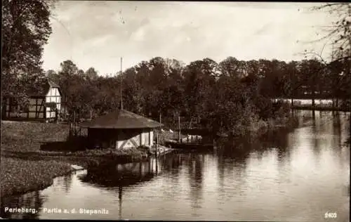 Ak Perleberg in der Prignitz, Schöne Landschaft, Fluss, Rundbau, Bootsanleger