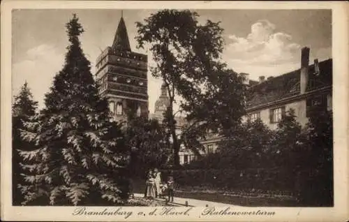 Ak Brandenburg an der Havel, Rathenowerturm, Bäume, zwei Kinder,  Architektur