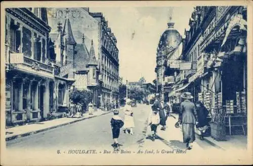 Ak Houlgate Calvados, Rue des Bains, Au fond, le Grand Hotel