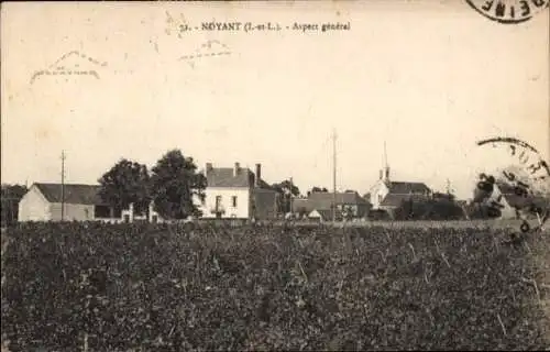 Ak Noyant Maine et Loire, Allgemeiner Aspekt von Noyant, ländliche Umgebung, Gebäude, Kirche