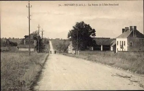 Ak Noyant Maine et Loire, Landstraße, Häuser, ruhige Umgebung, wenig Verkehr, ländliche Idylle
