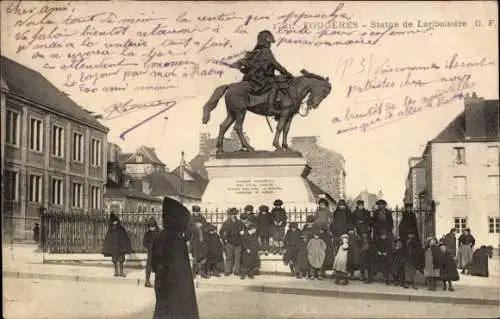 Ak Fougères Ille et Vilaine, Statue von Lariboisière