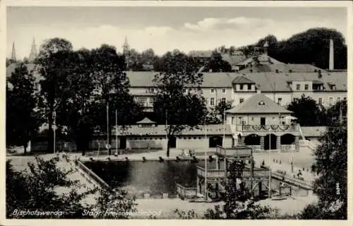 Ak Bischofswerda im Kreis Bautzen, Städt. Freischwimmbad