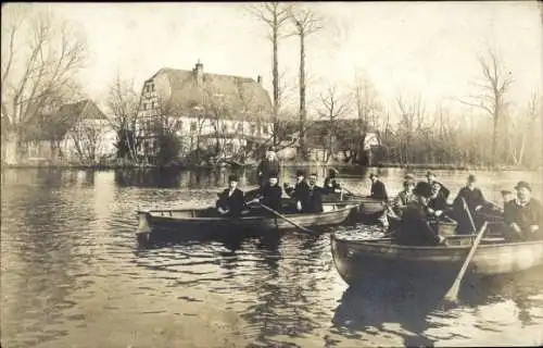 Foto Ak Markkleeberg, Teich, Ruderboote, Reinhold Bonow im linken Boot am Ruder